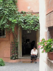 2016-rome-woman-in-doorway