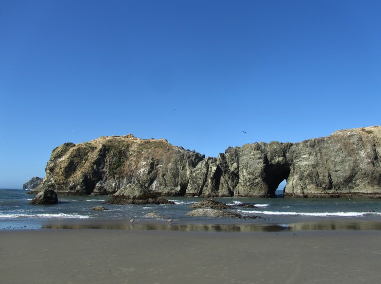 2017 BandonBeach-CaveRockBlueSky-horz